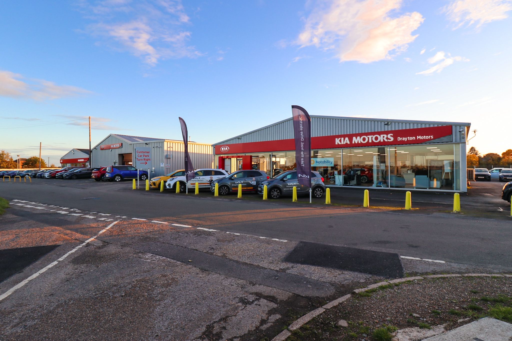 Drayton Motors Kia Boston Car dealership in Boston AutoTrader